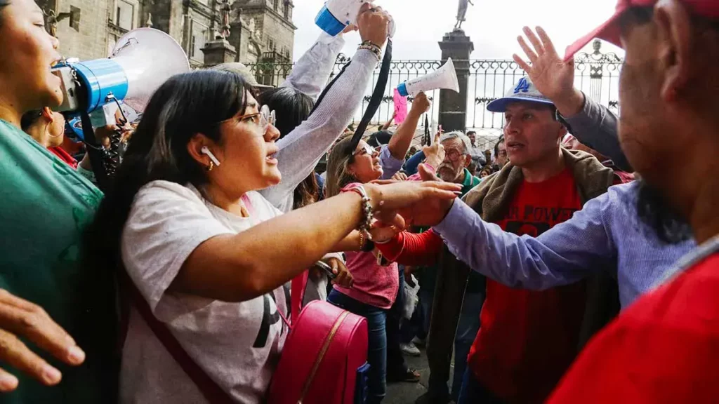 Trabajadores del Poder Judicial protestaron en mitin de Gerardo Fernández Noroña en Puebla  