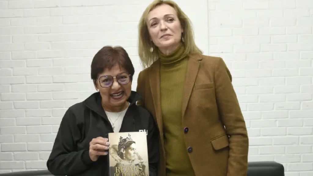 Se presenta la escritora española Cristina Morató en la Preparatoria Lázaro Cárdenas del RíoSe presenta la escritora española Cristina Morató en la Preparatoria Lázaro Cárdenas del Río