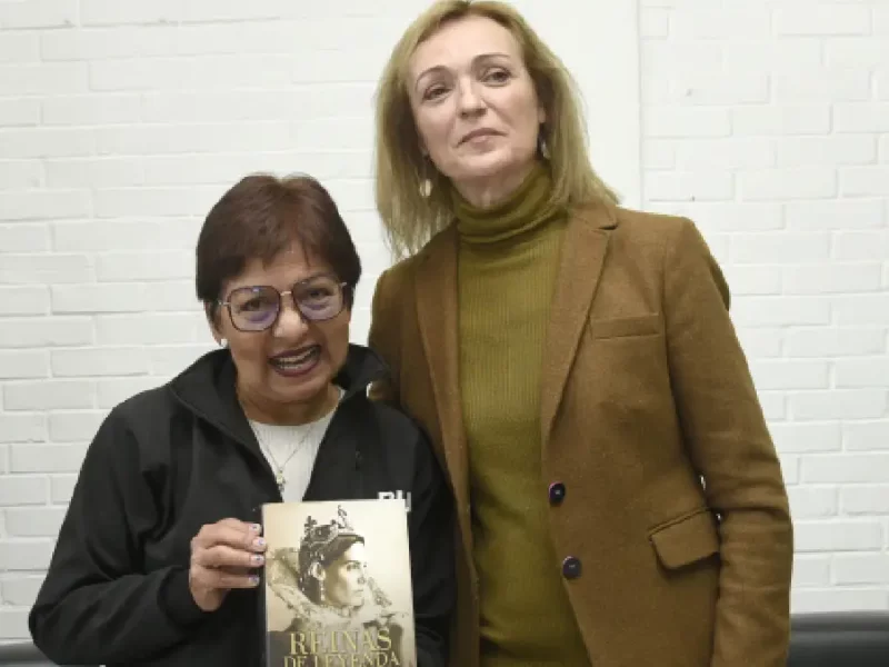 Se presenta la escritora española Cristina Morató en la Preparatoria Lázaro Cárdenas del RíoSe presenta la escritora española Cristina Morató en la Preparatoria Lázaro Cárdenas del Río