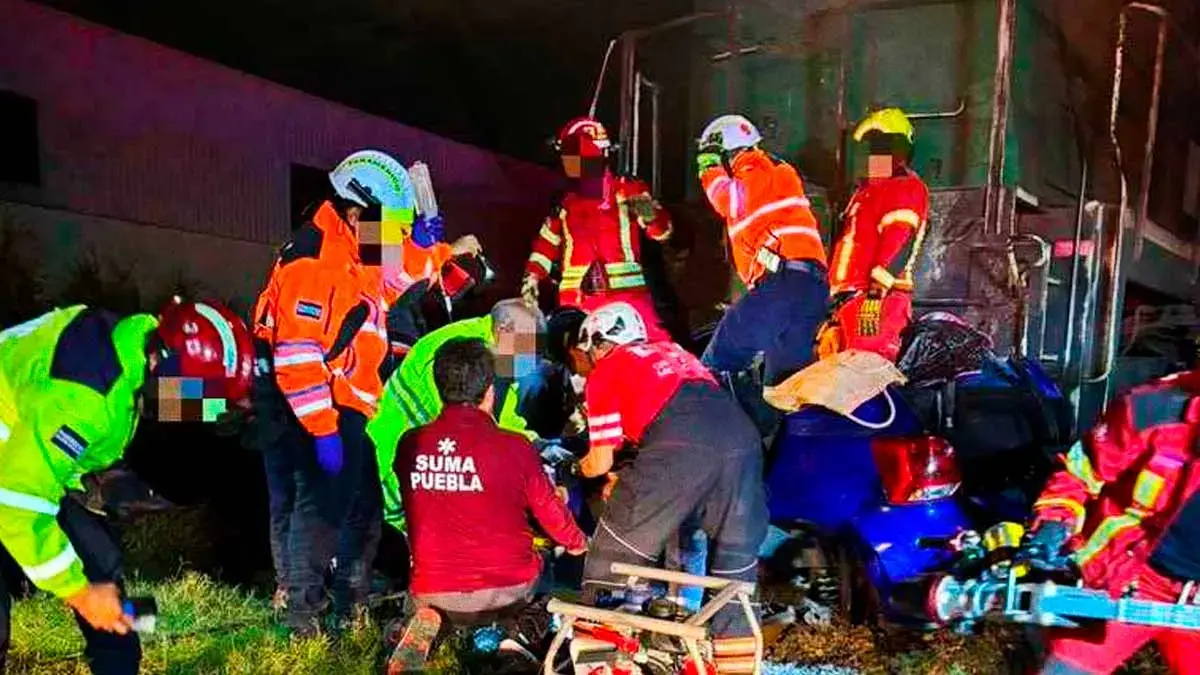 Reportan grave a la sobreviviente del choque con tren en bulevar Hermanos Serdán
