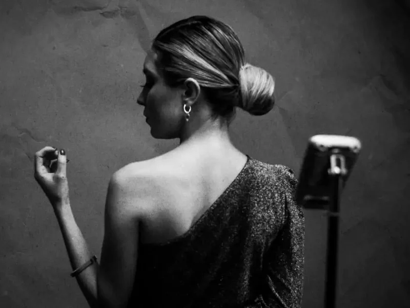 Clau Quintero lanza su nuevo sencillo “Salgamos de Aquí”, inspirado en su experiencia personal