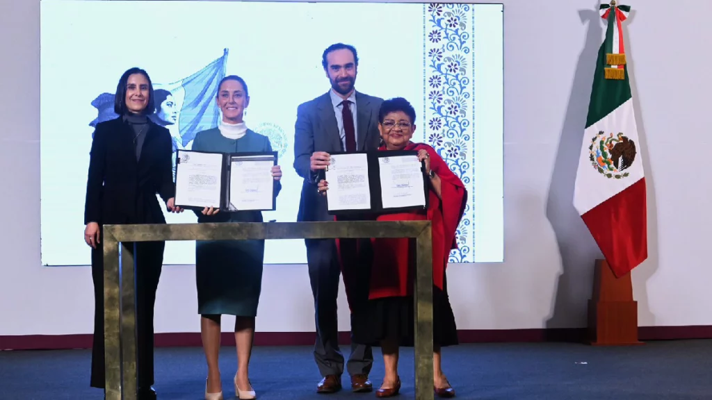 Presidenta Claudia Sheinbaum firma decreto que devuelve CFE y Pemex al pueblo de México