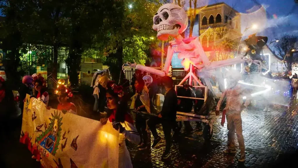 Pese al retraso por la lluvia, realizan Desfile de Catrinas 2024 en Puebla