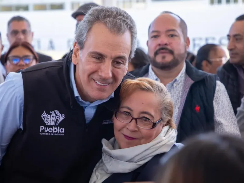 Acude Pepe Chedraui a jornada de mantenimiento integral en la Plaza Principal de Agua Santa