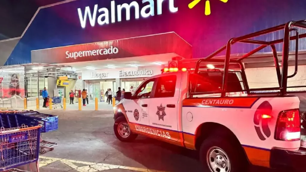 Por fuga de gas, desalojaron a clientes del Walmart Las Ánimas en Puebla capital
