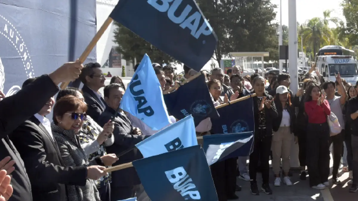 Rectora Lilia Cedillo da banderazo de salida a 20 toneladas de víveres para damnificados de Guerrero