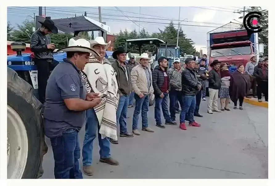 Simpatizantes de “El Moco” toman la caseta de Michac en la autopista Tlaxco-Tejocotal