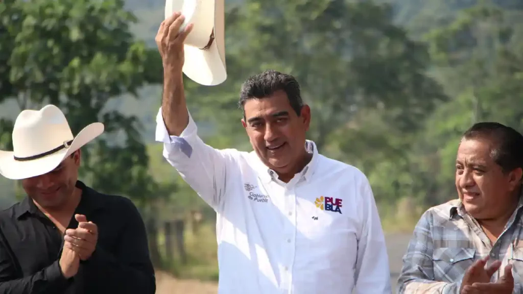 Mejora gobierno de Sergio Salomón movilidad en 217 municipios de Puebla