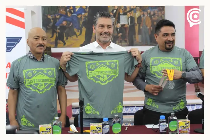 Con playera y medalla, Mistercarrera resalta la cultura de Atlixco