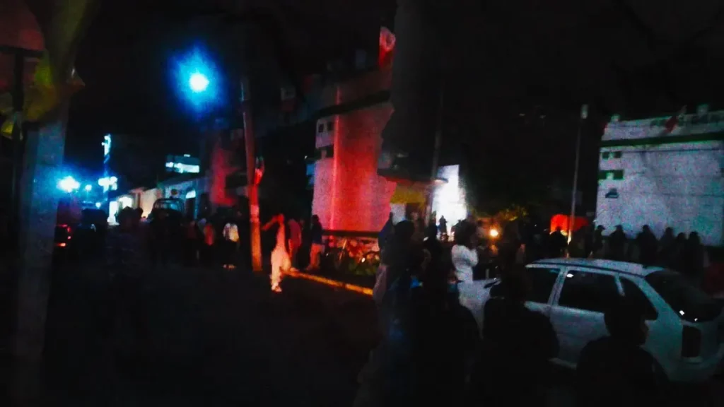 Marina y Policía Estatal salvan a tres presuntos ladrones de ser linchados en Tepatlaxco, Puebla
