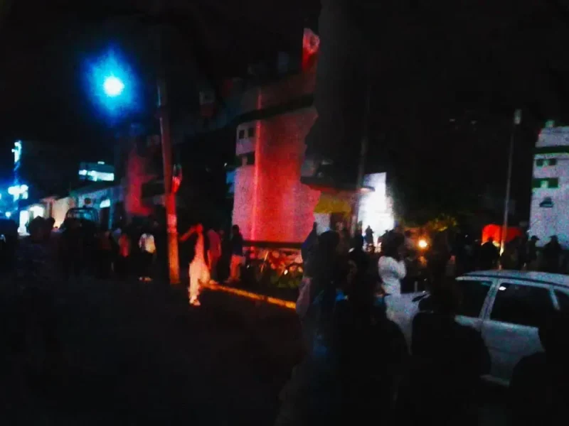 Marina y Policía Estatal salvan a tres presuntos ladrones de ser linchados en Tepatlaxco, Puebla
