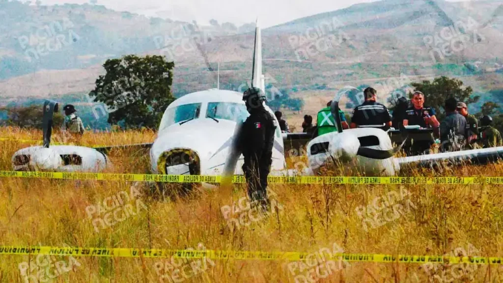 Avioneta aterriza de emergencia en terrenos de Bosques de Chapultepec, Puebla; pasajeros resultan ilesos