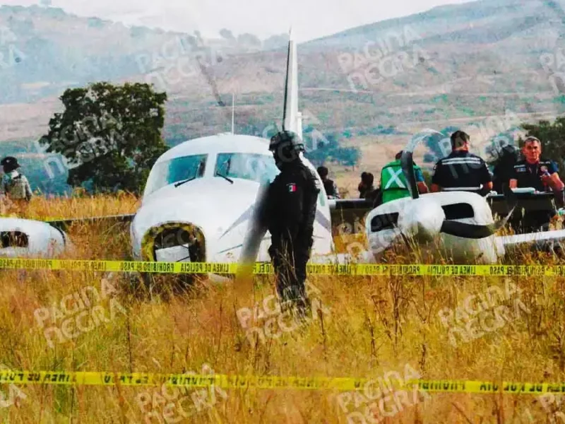 Avioneta aterriza de emergencia en terrenos de Bosques de Chapultepec, Puebla; pasajeros resultan ilesos