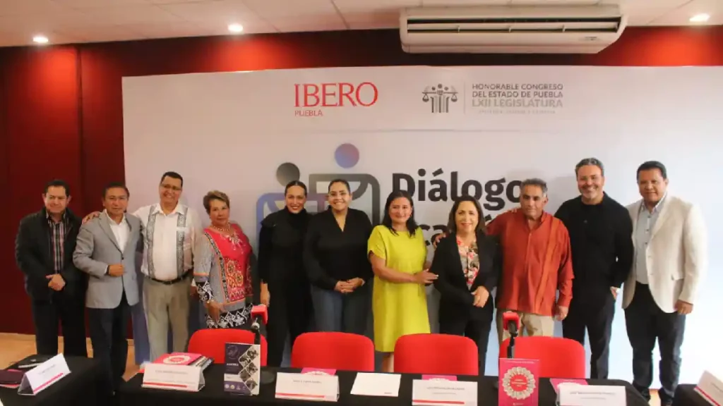 Participan diputadas y diputados en "Diálogos Académicos por Puebla", en la UIA