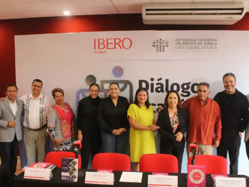 Participan diputadas y diputados en "Diálogos Académicos por Puebla", en la UIA