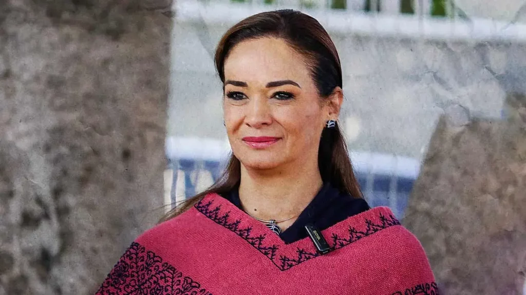 Manifestantes increpan a Liliana Ortiz en el PAN municipal; acusa violencia política de género 