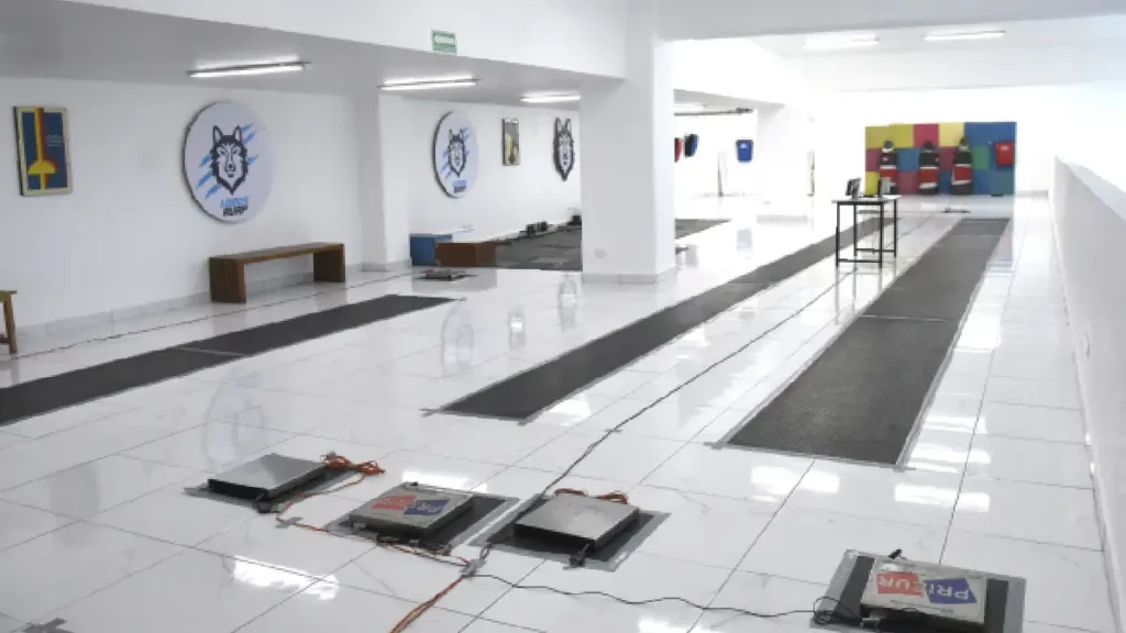 Inaugura la Rectora Lilia Cedillo Ramírez Sala de Armas para esgrima