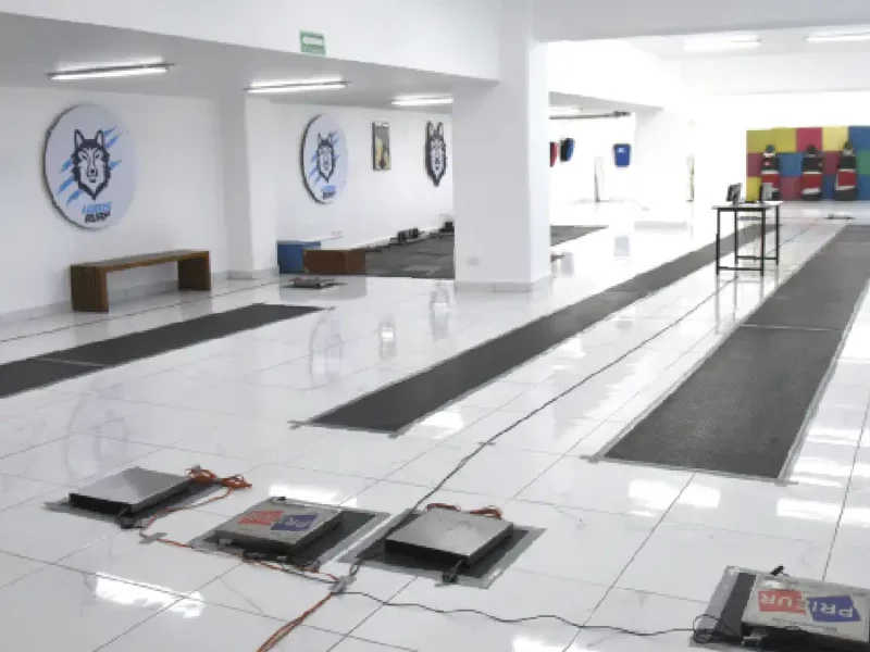 Inaugura la Rectora Lilia Cedillo Ramírez Sala de Armas para esgrima