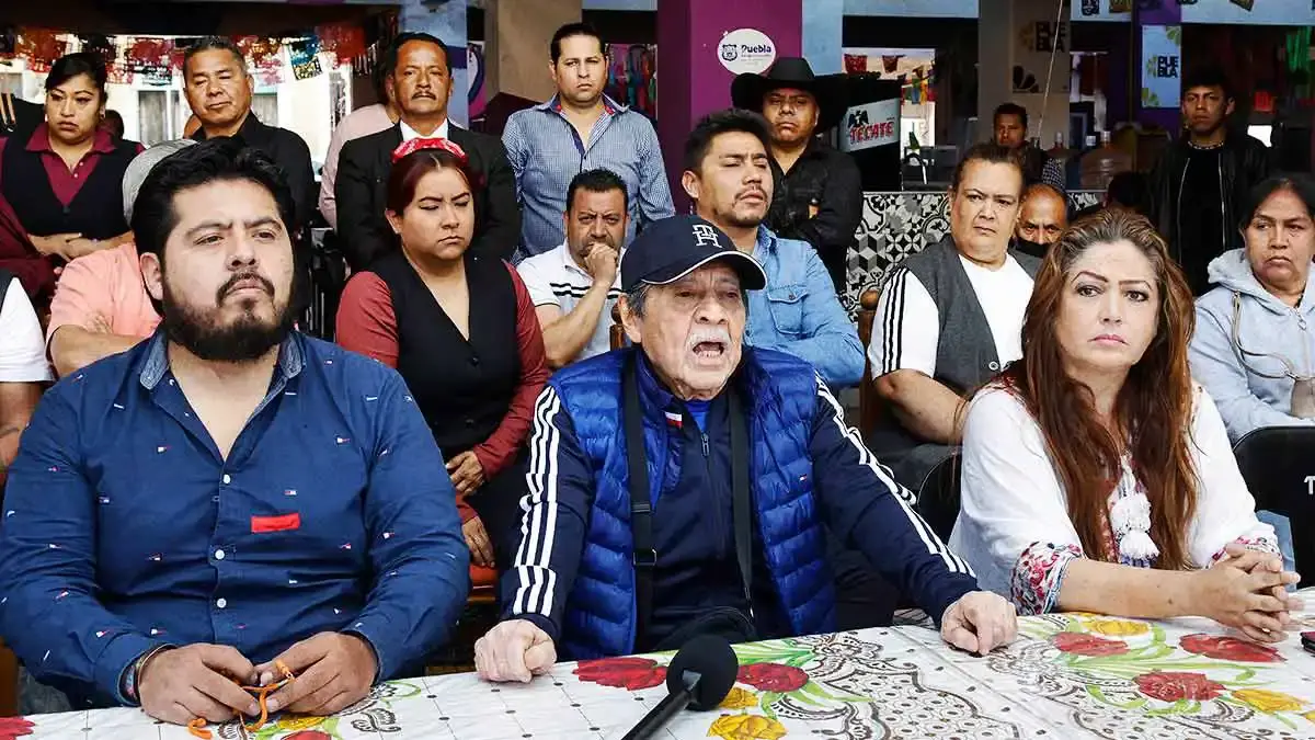 Locatarios de El Alto piden ayuda al gobierno de Puebla para pagar deuda a CFE