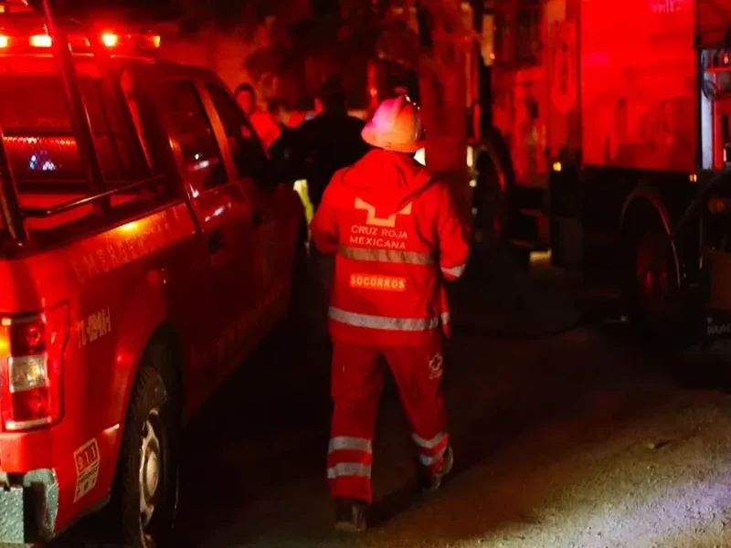 Por incendio en casa, una persona resultó con quemaduras leves en San Jerónimo Caleras, Puebla