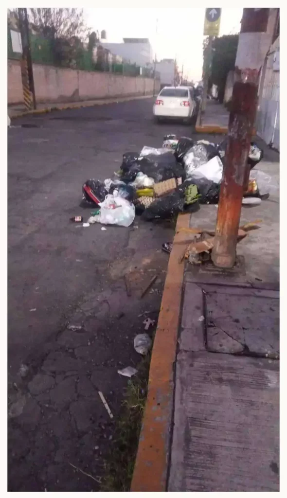 Basura inunda calles de Cuautlancingo; administración de Omar Muñoz no da respuesta 
