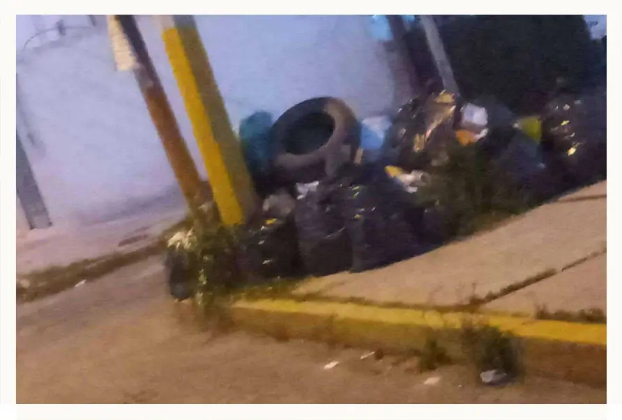 Basura inunda calles de Cuautlancingo; administración de Omar Muñoz no da respuesta 