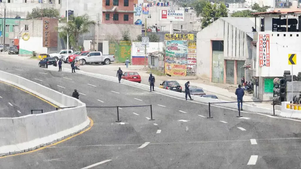Colocarán malla para evitar ambulantes bajo el Distribuidor de la Central de Abasto en Puebla 