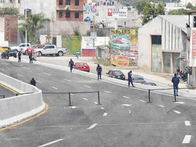 Colocarán malla para evitar ambulantes bajo el Distribuidor de la Central de Abasto en Puebla 