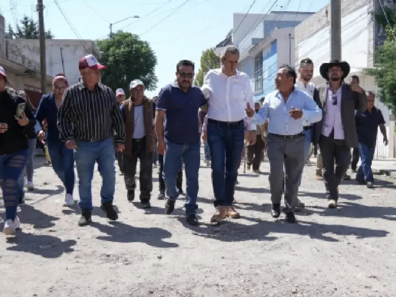 Gobierno de Pepe Chedraui inicia pavimentación de calles en Amalucan y El Salvador