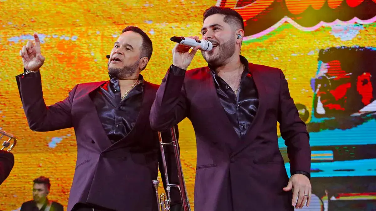 Poblano propone matrimonio durante concierto de la Banda MS en Puebla