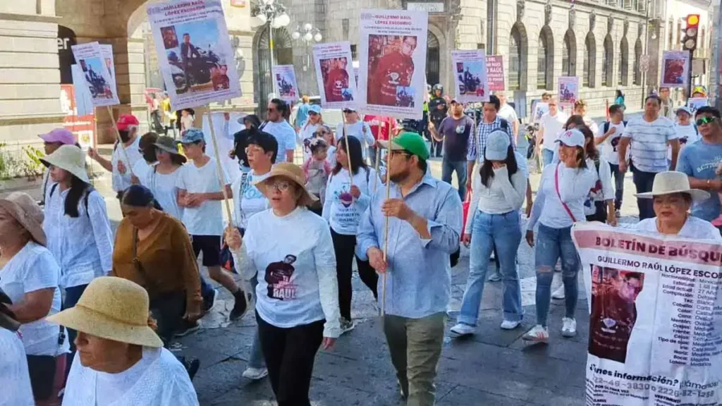 Por la desaparición de Guillermo Raúl, familiares se manifiestan en Puebla y exigen justicia
