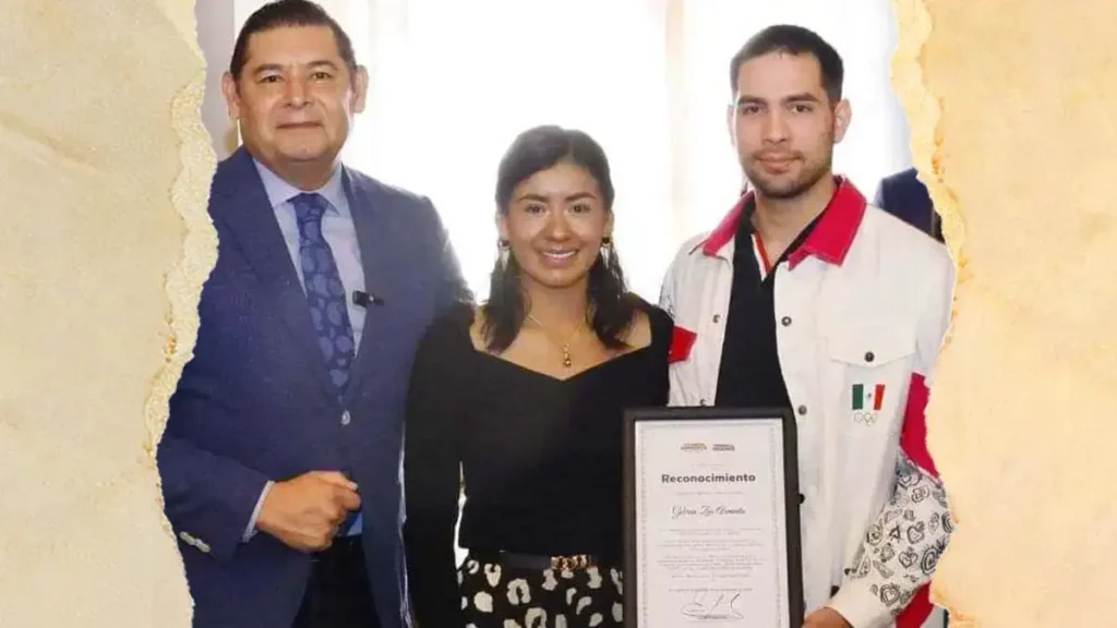 Alejandro Armenta reconoce la trayectoria de Gibrán Zea por su carrera deportiva en Esgrima