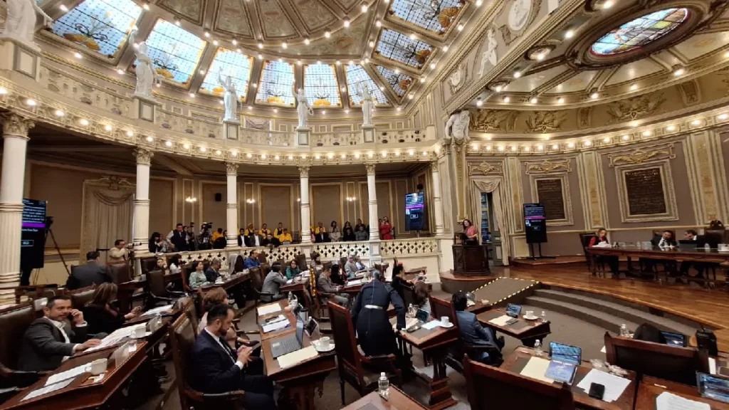 Impulsan iniciativa en el Congreso para sancionar la tauromaquia y peleas de gallos
