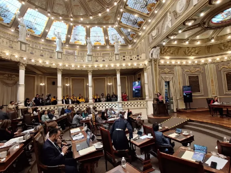 Impulsan iniciativa en el Congreso para sancionar la tauromaquia y peleas de gallos