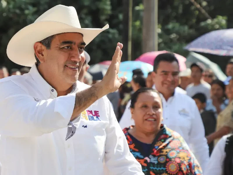 Mejora gobierno estatal movilidad en la Sierra Norte: Sergio Salomón entrega vialidades