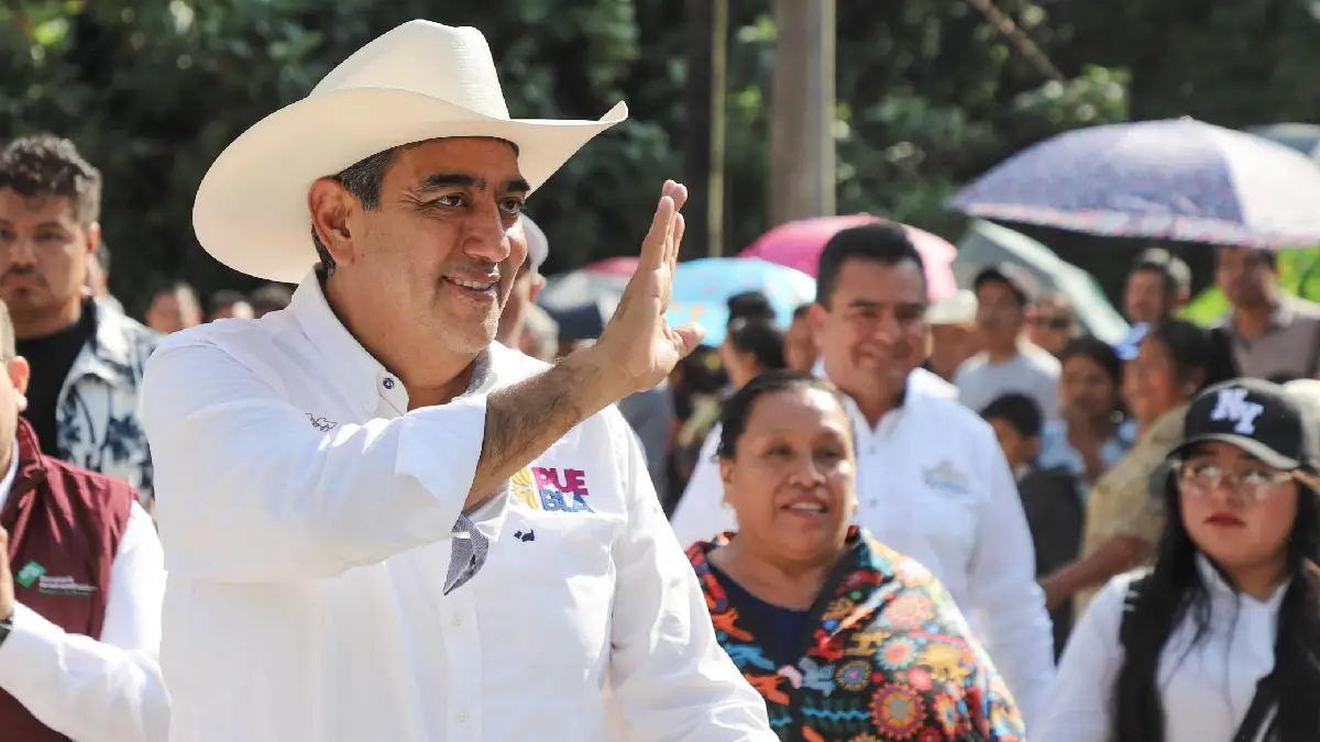Mejora gobierno estatal movilidad en la Sierra Norte: Sergio Salomón entrega vialidades
