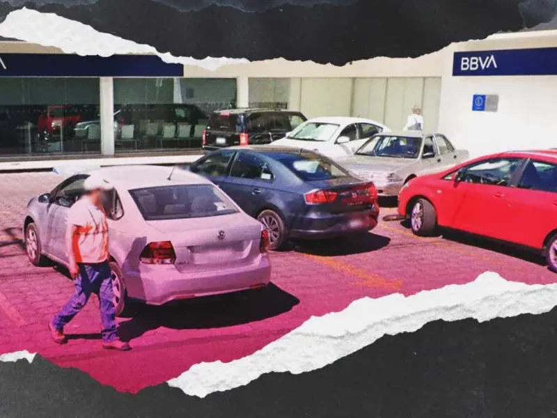 Asaltan a trabajadora de la tesorería municipal de Texmelucan en BBVA de Plaza Crystal