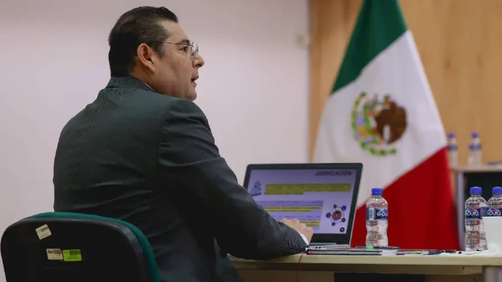 Alejandro Armenta toma protesta como Doctor en Administración Pública por el INAP