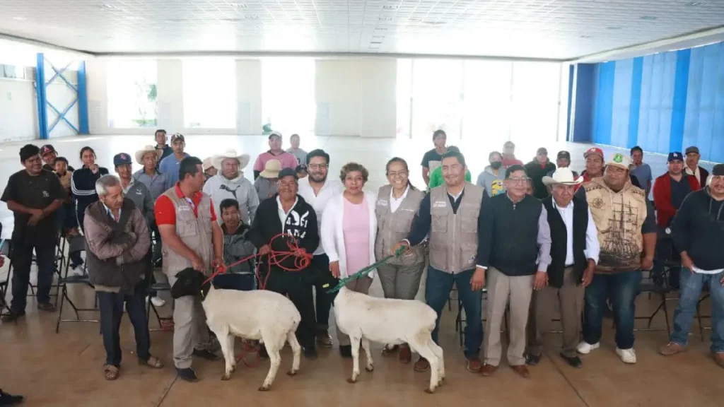 Ariadna Ayala fortalece el campo atlixquense con entrega de apoyos a productores