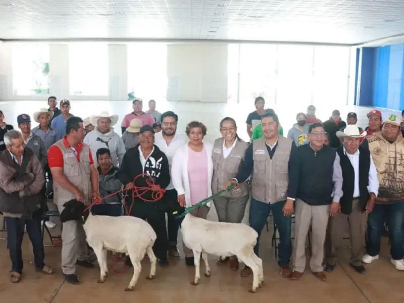 Ariadna Ayala fortalece el campo atlixquense con entrega de apoyos a productores