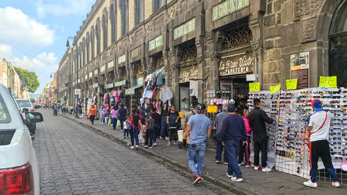 Pide Gobernación a comercio popular liberar el tránsito peatonal
