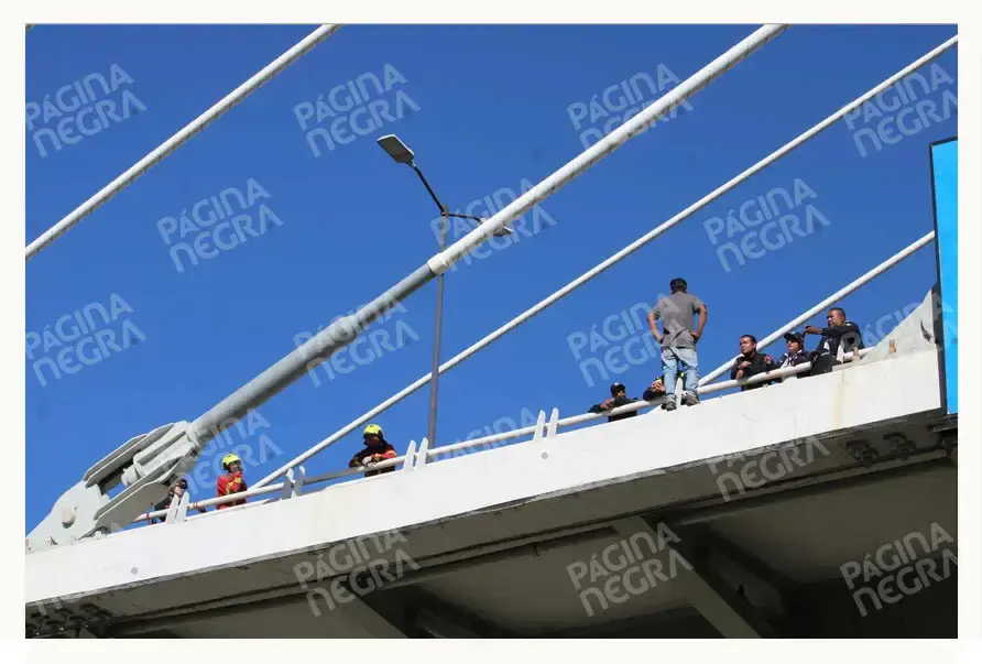 Joven amagó con lanzarse desde el viaducto del Bulevar Carlos Camacho Espíritu en Puebla