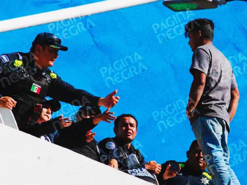 Joven amagó con lanzarse desde el viaducto del Bulevar Carlos Camacho Espíritu en Puebla