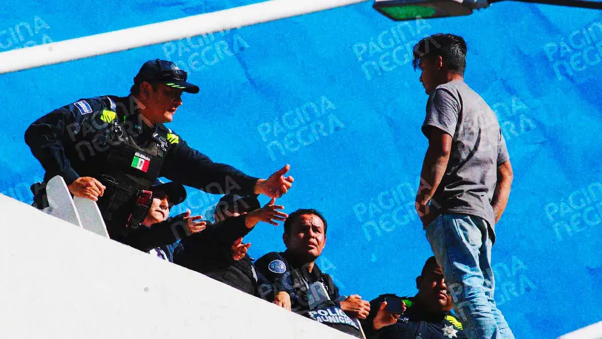 Joven amagó con lanzarse desde el viaducto del Bulevar Carlos Camacho Espíritu en Puebla