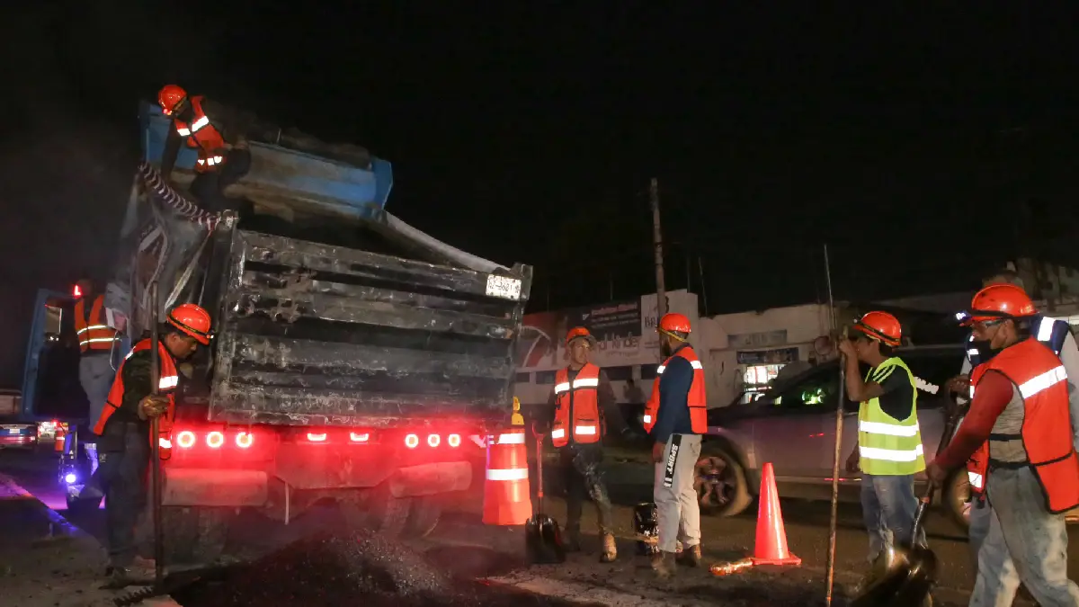 Encabeza Pepe Chedraui supervisión de trabajos de bacheo nocturno en la Capital