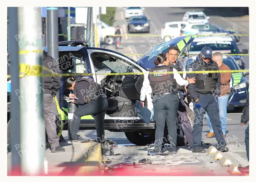 Taxista murió embestido por patrulla municipal de Puebla; unidad se pasó el semáforo en rojo
