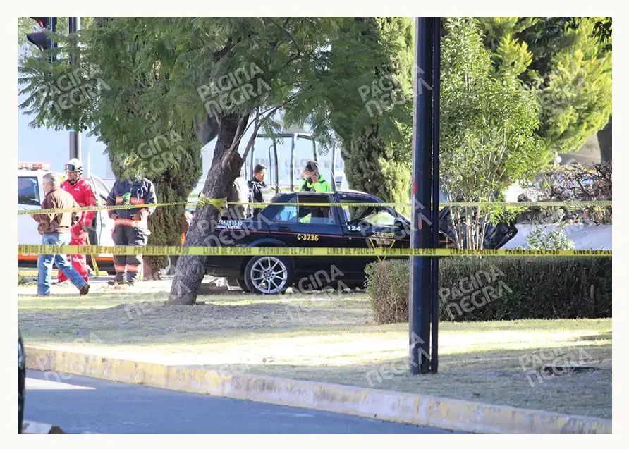 Taxista murió embestido por patrulla municipal de Puebla; unidad se pasó el semáforo en rojo