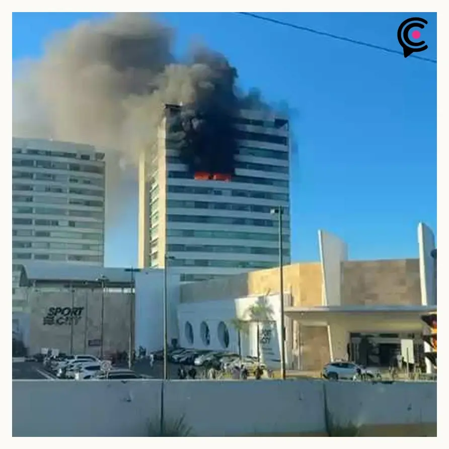 Incendio en departamento de Torres Palmas 1 causó la evacuación del inmueble en Angelópolis