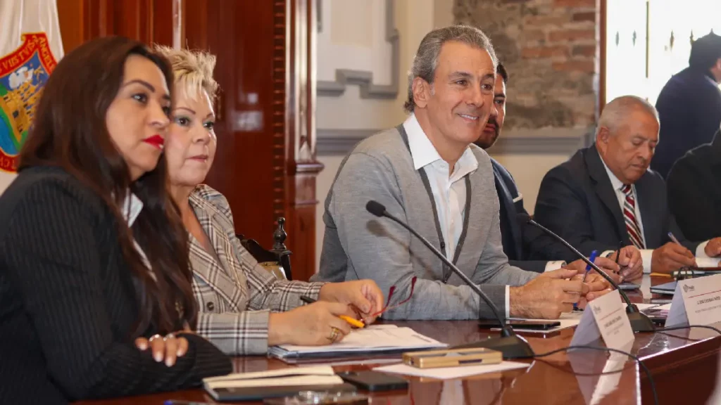 Se reúnen Pepe Chedraui y presidentes de juntas auxiliares de la capital