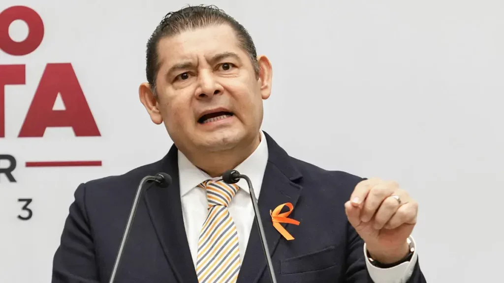 Alejandro Armenta propone regresar el fuero a diputados del Congreso de Puebla